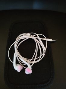 Samsung Earphones. Free Postage!