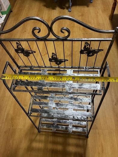 Foldable cast iron plant stand