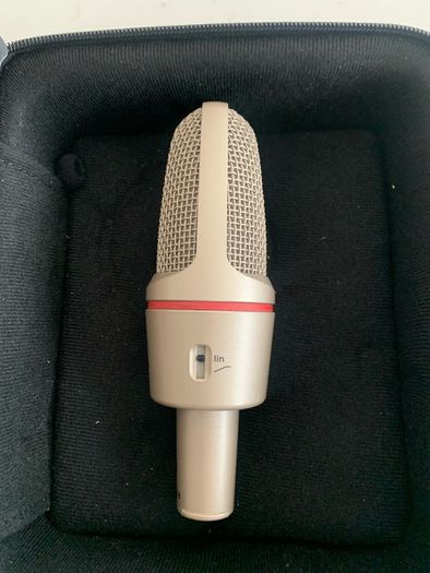 AKG C3000 Condenser Microphone and Shock Mount (Excellent Condition)