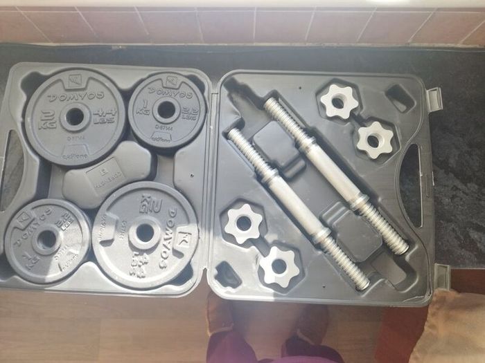Dumbbell set brand name Domyos