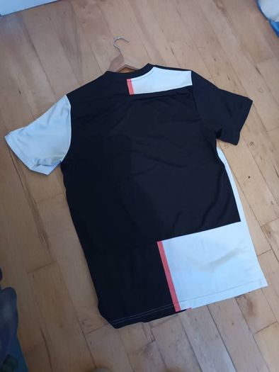mens medium soccer jerseys 15 euro each (previously worn)