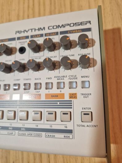 Roland TR-09