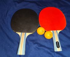 Table tennis paddle and balls