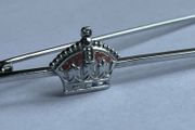 bar brooch