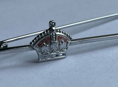 bar brooch