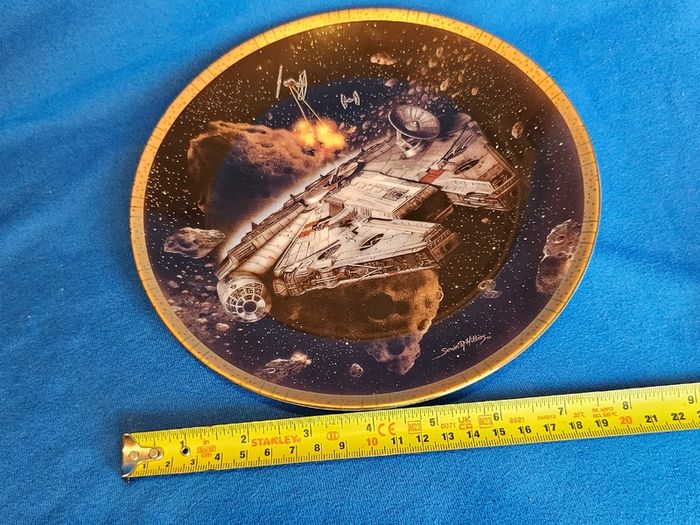 Decorative plate ,STAR WARS The Millennium Falcon The Hamilton Collection Collectors Plate 1994 , ornament