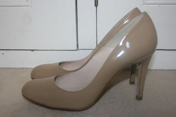 LK Bennett Nude Patent Round Toe Court Shoes  Like New - EU 39/U.K. 6