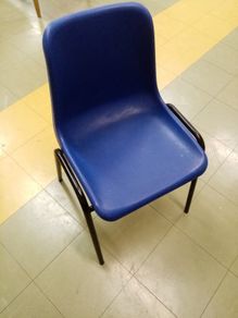 14 Plastic school chairs