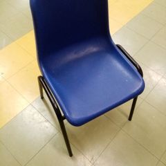 14 Plastic school chairs