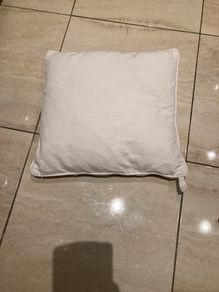 cushion / pillow
