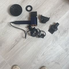 Dyson supersonic hairdryer & accessories