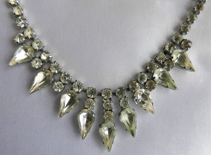Vintage  Silver Tone Austrian Crystal Diamante Necklace Choker