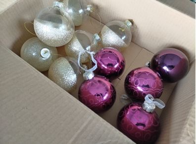 x1 Box of x12 Glass Baubles
