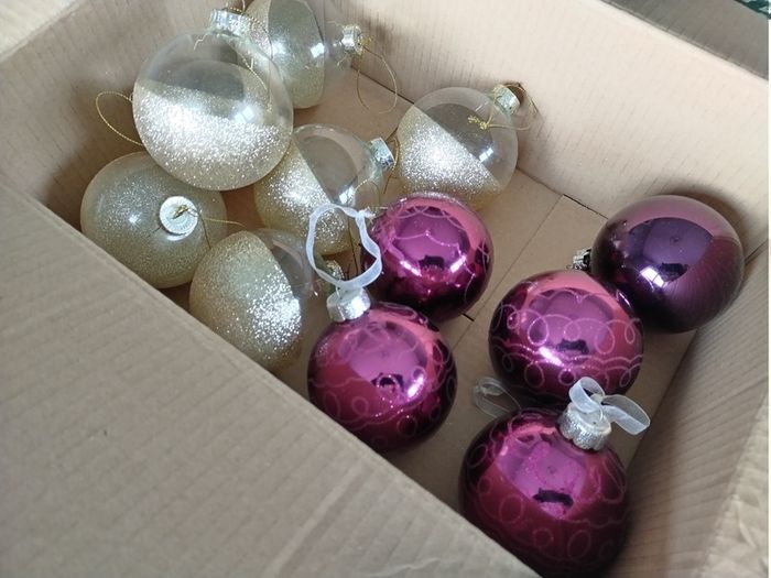 x1 Box of x12 Glass Baubles