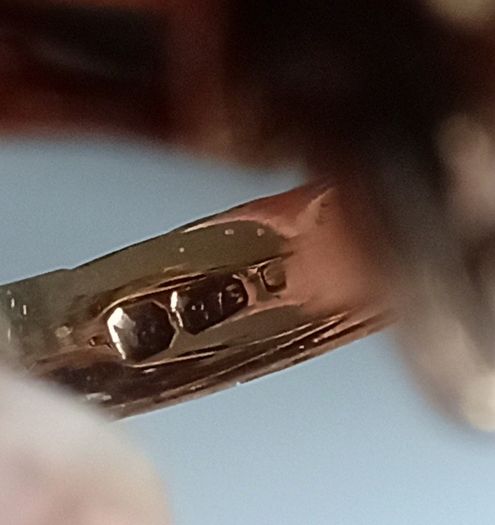 9ct gold sapphire ring size M