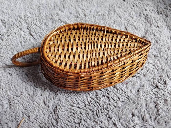Vintage 70s Leaf Shaped Handled Basket/fruit bowl