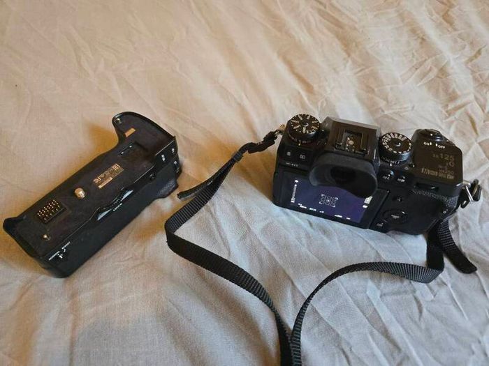 Fujifilm X-H1, lenses and grip