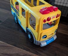 School bus toy