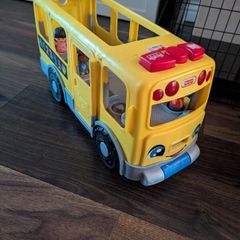 School bus toy