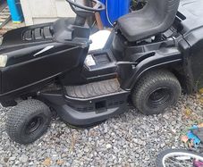 Ride on lawnmowers