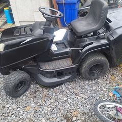 Ride on lawnmowers