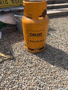 2x calor gas bottle , 1 full , 1 1/3 full