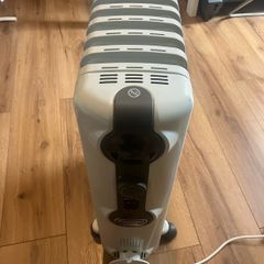 DeLonghi 2KW oil filled Electric Radiator Heater