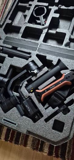 DJI Ronin-S 3-Axis Gimbal Kit + SmallRig Handle + Case - EUR 200