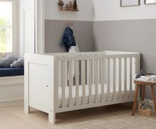 Adjustable baby cot