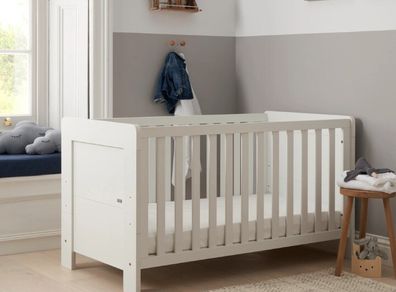 Adjustable baby cot