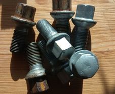 7 Original Mercedes-Benz wheel bolts