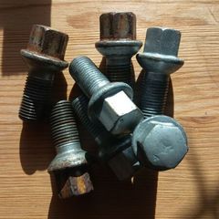 7 Original Mercedes-Benz wheel bolts