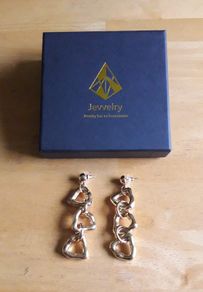 New pretty golden fashion earrings