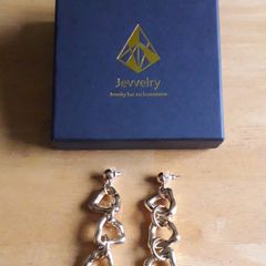 New pretty golden fashion earrings
