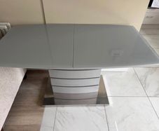 Dining table & Chairs
