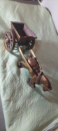 Vintage heavy brass horse and cart, weight 131.13g