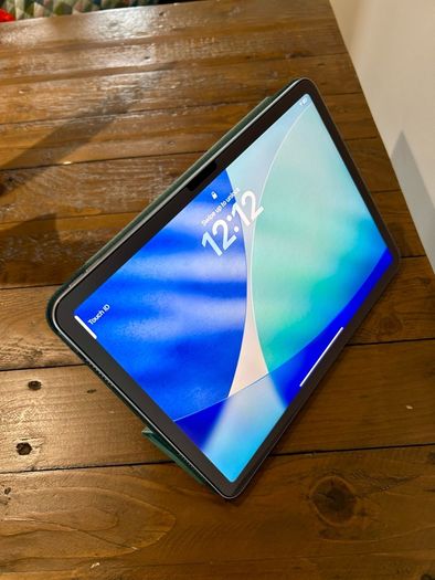 iPad Air M4 11 inch 128GB, Space Grey, 100% Battery, Like New