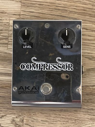 AKAI Professional Compressor Guitar Pedal  Excellent Condition