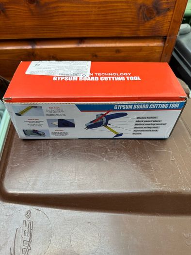 Cutting tool for plasterboard