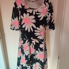 Indulgence floral elastic  knee length dress size UK18/20 EU46/48 Postage included
