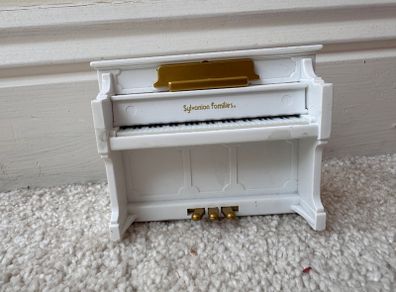 Sylvanian Families Piano Epoch Used Damaged Approx. 7 cm. Used Damaged Please see photos