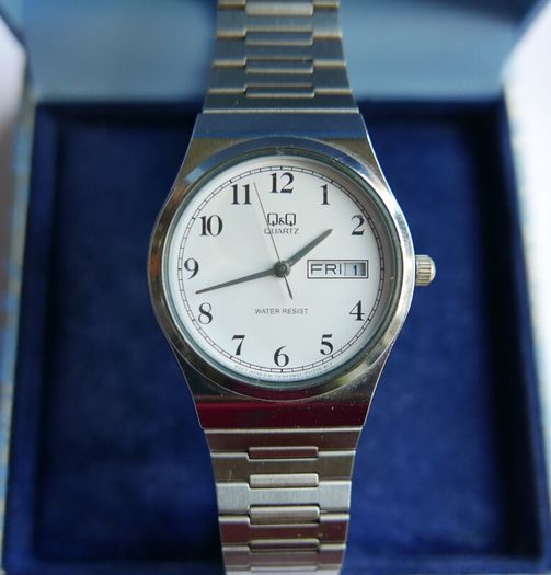Vintage Q&Q Quartz Watch Men Silver White Day Date Analog New Battery works well