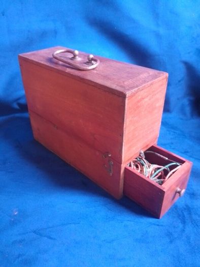 Faradic medical battery 'Shockbox' Prop