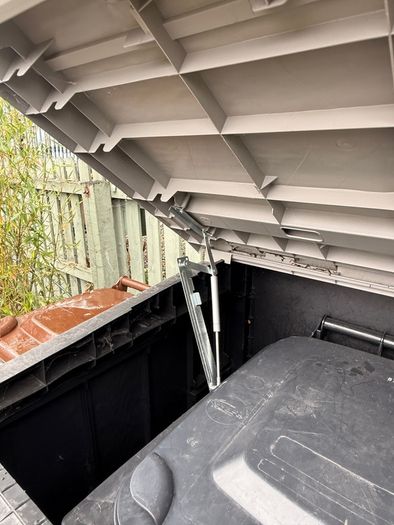 Bin store for 2 bins
