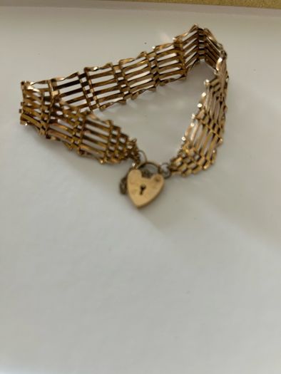 9ct gold gate bracelet