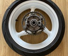 Honda cbr 929 / 954 rear wheel with Michelin pilot power tyre