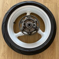 Honda cbr 929 / 954 rear wheel with Pirelli pilot power tyre