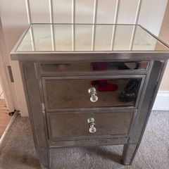 Bedside lockers
