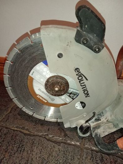 Evolution R300 DCT 2400w Electric consaw with 12" diamond cut blade