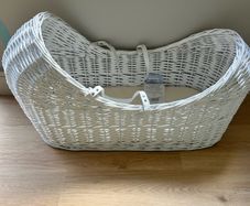 Mamas & Papas White Wicker Moses Basket in Excellent Condition